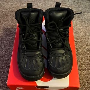 Nike woodside 2 High (Kids) size 12.5 US size.